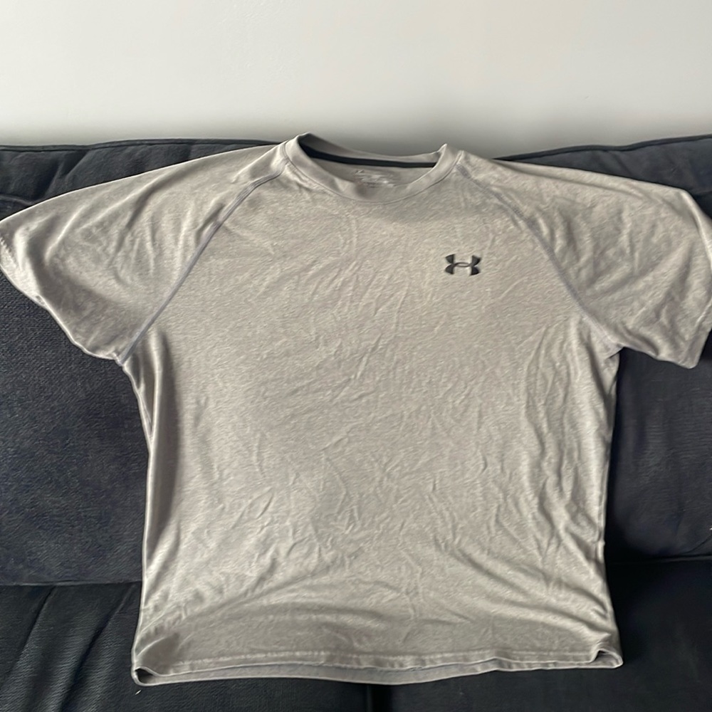 ☘️2/$15☘️Mens Under Armor T Shirt Grey Size Large